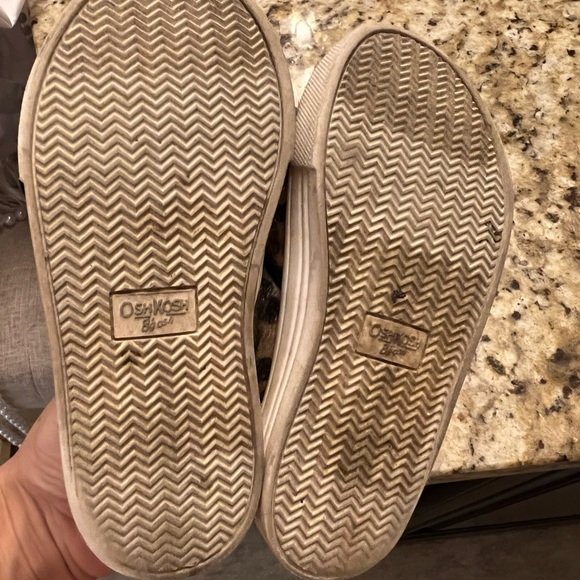 Osh Kosh Horse Hair Leopard with Bow shoes toddler size 8 - Picture 3 of 4